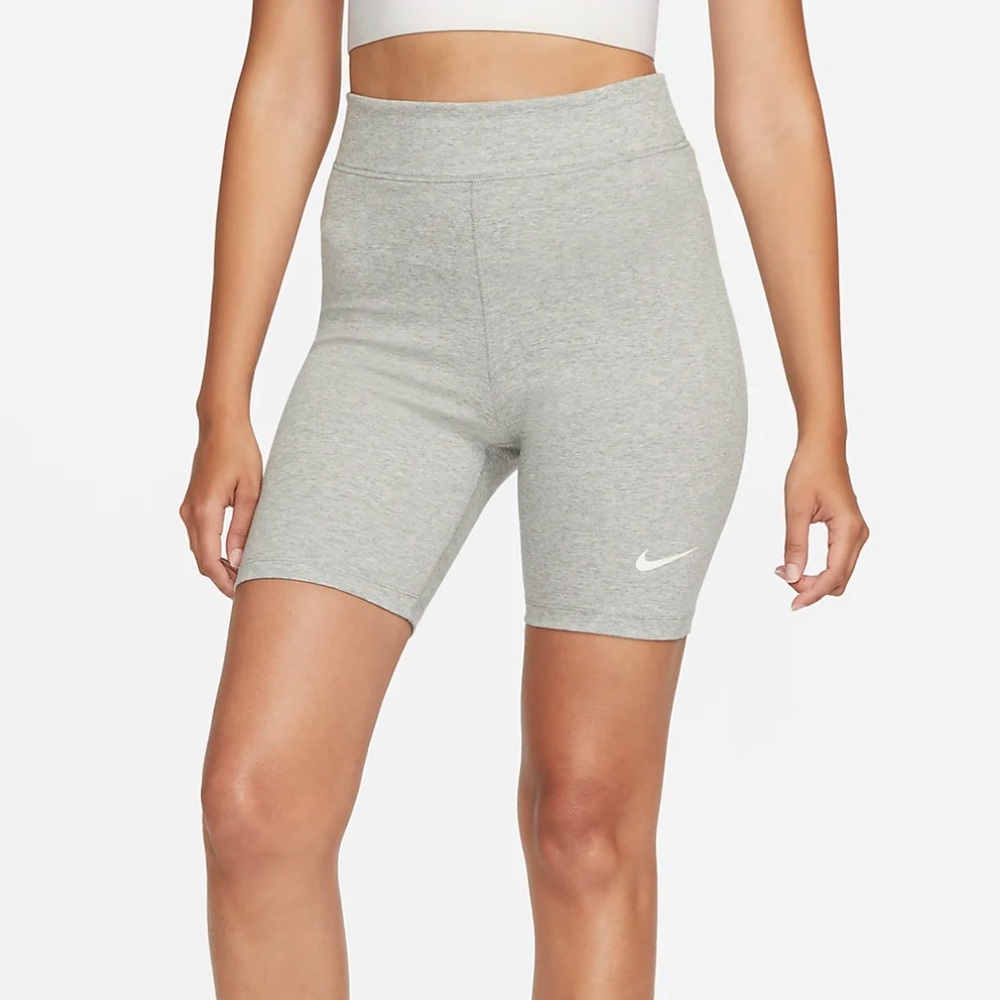 Nike Sportswear Classic
Women's High-Waisted 8" Biker Shorts